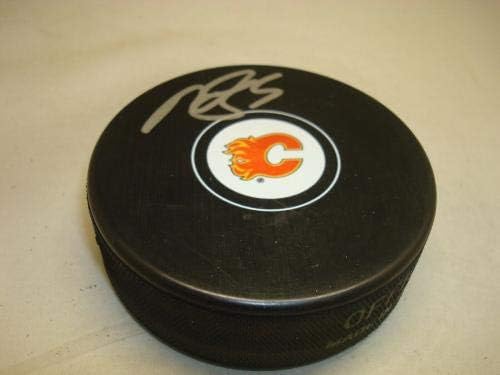 Mark Giordano assinou Calgary Flames Hockey Puck autografado 1b - Pucks autografados da NHL