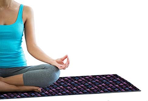 Ambesonne Vodka Soda Yoga Mat Toalha, Padrão de coquetéis de copos de martini repetitivo, suor sem deslizamento Absorvente