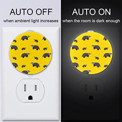 2 Pacote Plug-in Nightlight LED Night Light com Dusk-to-Dewn Sensor for Kids Room, Nursery, Kitchen, Hallway Cute Mel Badger Yellow Pattern