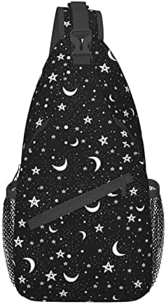 Estrelas e Moons Sling Bag Backpack, Padrão de Doodle do céu noturno com estrelas brancas luas no fundo preto bolsa de peito