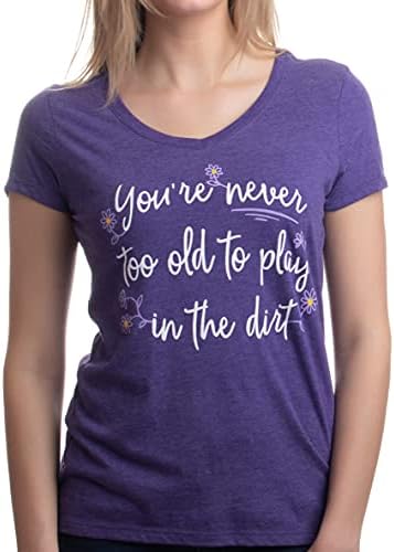 Nunca muito velho para brincar de terra | Camiseta engraçada de jardineiro de jardinagem vneck para mulheres