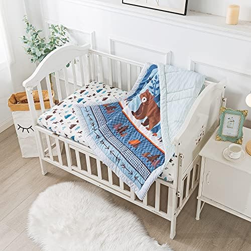 Soul & Lane Florest Friends Wilderness Bedding Berço Conjunto de 3 - Consolador, lençol de berço, Tampa da almofada Tampa: menino Garoad Woodland Friends Berk Set, Deer Bear Blue Bursery Cotting, lençol de berço da montanha