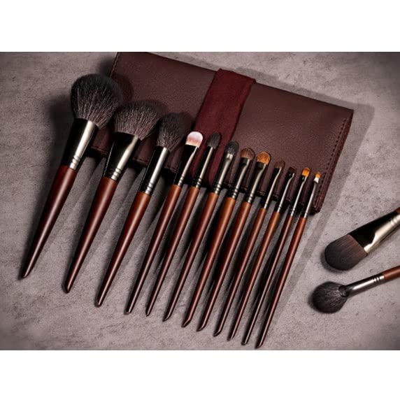 Brush de maquiagem GYHAC Conjunto de 14 ferramentas de beleza de alça de madeira Um conjunto completo de pincéis de maquiagem