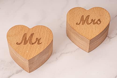 Caixa de anel de madeira em forma de coração de Strova para anéis de casamento - conjunto de 2 com o Sr. & Sra. Lettering