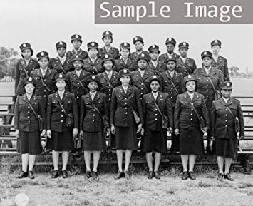 1944 Primeiros enfermeiros afro -americanos terras na Inglaterra. Legenda a legenda: vinte e quatro do primeiro contingente