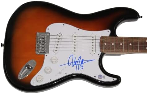 Billy Strings assinou autógrafos em tamanho real stratocaster guitar