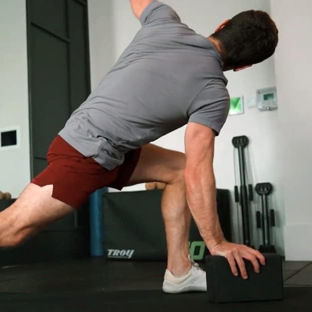 Exercite o bloqueio de ioga por bull trabalhador para alongamento, flexibilidade, equilíbrio e treinamento de estabilidade