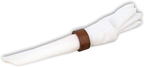 Anel de guardanapo de madeira feito com 4 anéis de guardanapo
