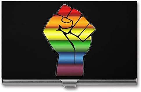 Punho de protesto gay com bandeira de bandeira arco -íris titular de cartão