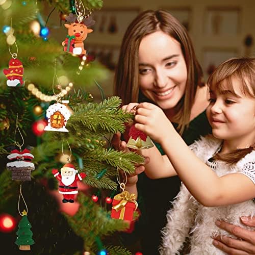 Calendário de advento de Natal Kentaly 2022 para crianças mini enfeites de árvore de natal resina 24 dias contagem regressiva do