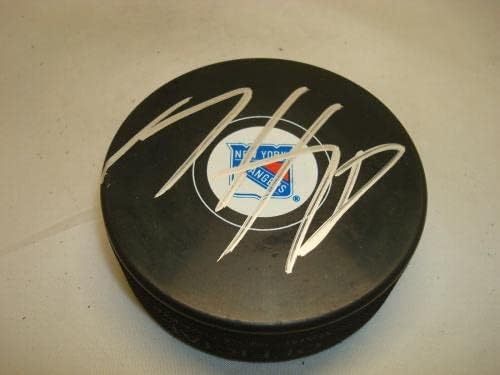 Marc Staal assinou o New York Rangers Hockey Puck autografado PSA/DNA COA 1B - Pucks de NHL autografados