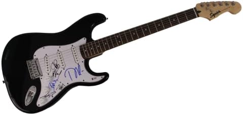 Profetas da banda de raiva assinaram autógrafo em tamanho grande Black Fender Stratocaster Guitar com Beckett Letter of Authenticity
