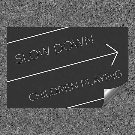 Slow Down Children Browing-Black Black Defesa de Alumínio Industrial de Black Black Decalque de parede | 48 x32