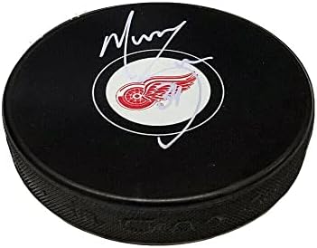 Manny Legace assinou Detroit Red Wings Puck - Pucks autografados da NHL