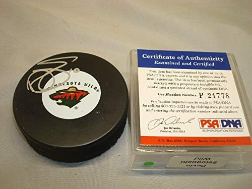 Devin Setoguchi assinou o Minnesota Wild Hockey Puck Autografado PSA/DNA COA 1A - Pucks autografados da NHL