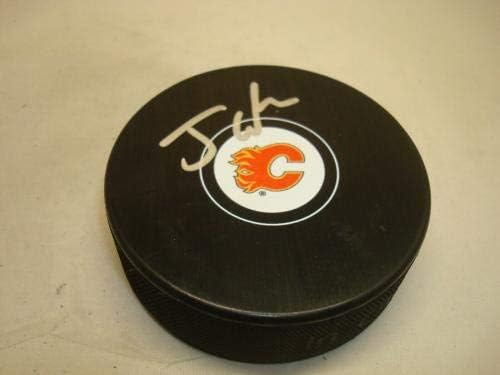 Johnny Gaudreau assinou Calgary Flames Hockey Puck PSA/DNA CoA 1E - Pucks autografados da NHL