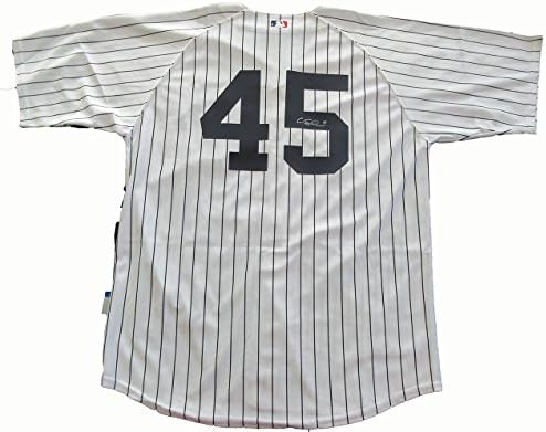 Chasen Shreve autografou a camisa de riscos do New York Yankees com prova, imagem de Chasen assinando para nós, New York Yankees, Atlanta Braves