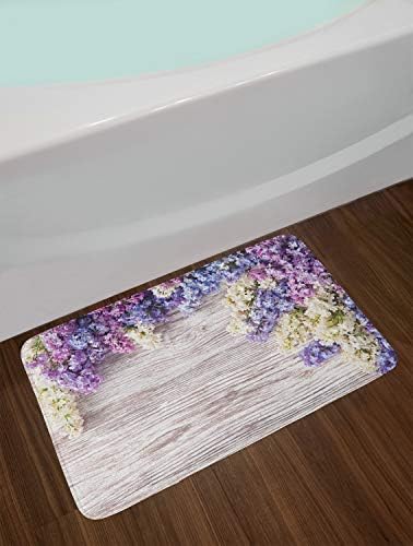 Ambesonne Rustic Bath tapete, buquê de flores lilás na mesa de madeira Spring Nature Romance tem tema, tapete de decoração de banheiro com não deslizamento, 29,5 x 17,5, violeta lilás
