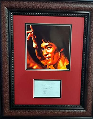 Corte autografado de Bruce Lee. Bruce foi considerado o melhor caça de artes marciais de todos os tempos.