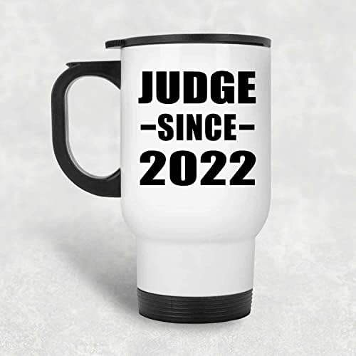 Designsify Juiz Desde 2022, caneca de viagem branca de 14 onças de aço inoxidável em aço inoxidável, Presentes para aniversário de
