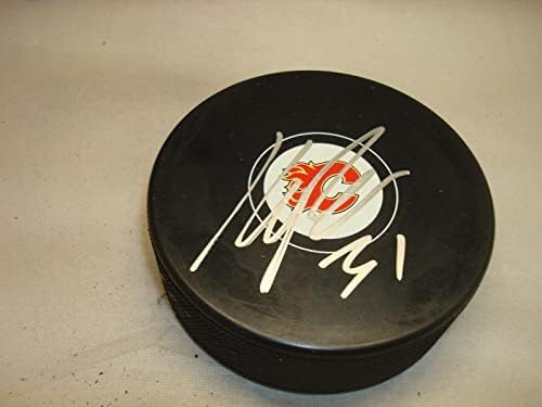 Karri Ramo assinou o Calgary Flames Hockey Puck autografado 1A - Pucks autografados da NHL