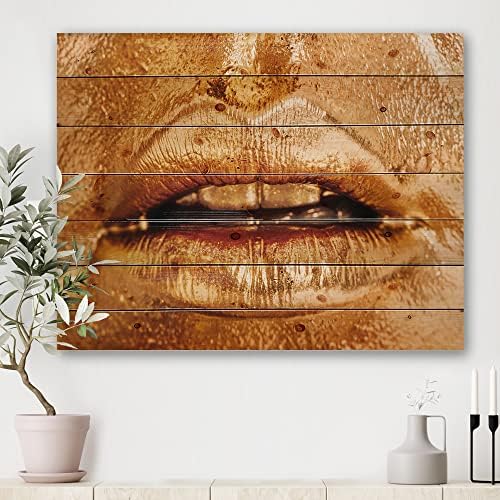 Designq Close Up of Woman Lips com maquiagem dourada brilhante Decoração de parede de madeira moderna e contemporânea, arte de parede de madeira laranja, pessoas grandes painéis de parede de madeira impressos em arte natural de madeira de pinheiro