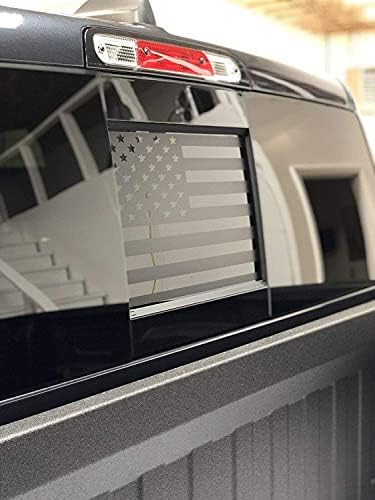 Xplore Offroad - Decalque de vinil da bandeira americana da janela traseira para picapes | Ajuste universal | Preto fosco | Ferramentas pré -cortadas e gratuitas