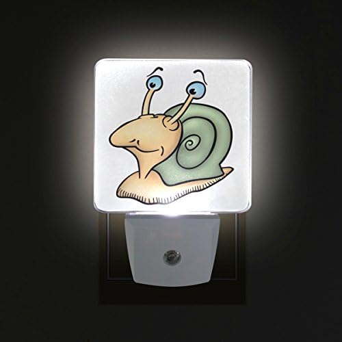 Naanle Conjunto de 2 Little Funny Funny Snail Cartoon Personagem no fundo branco Sensor automático Dusk Dusk To Dawn Night Light Plug in Indoor for Adults