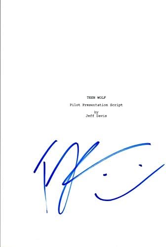 Tyler Posey assinou o script de episódio piloto de lobo adolescente autografado