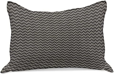 Ambesonne Chevron Kilt Quilt Cobro de travesseiros, composição geométrica contínua de ziguezague e traços interiores curtos, cobertura padrão de travesseiro de tamanho king para quarto, 36 x 20, escuro cinza e bronzeado