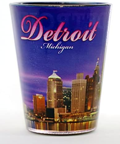 Detroit Michigan Evening Skyline do lado de fora do horizonte azul escuro dentro do vidro de shot