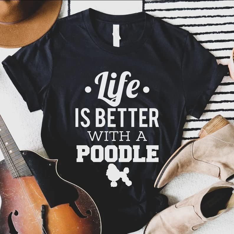 A vida engraçada é melhor com uma camisa de poodle, tee de presente para amantes de cães, ideia de presente para o dia das mães