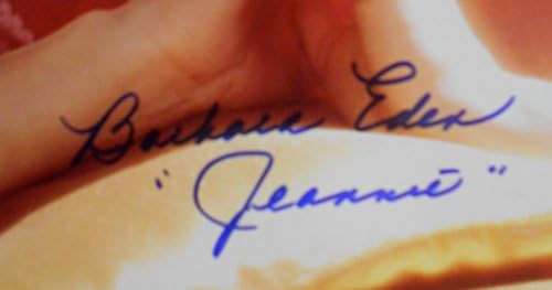 Barbara Eden Foto autografada dela como Genie. Que mulher bonita e atriz.