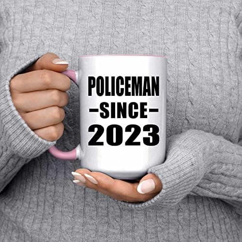 Designsify Policeman desde 2023, 15oz de sotaque caneca de caneca rosa-xícara de chá com alça, presentes para aniversário de aniversário