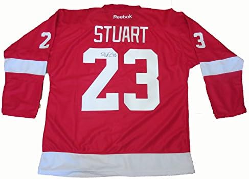 Brad Stuart autografou a Detroit Red Wings Red Jersey com prova, foto de Brad assinando para nós, Detroit Red Wings, San