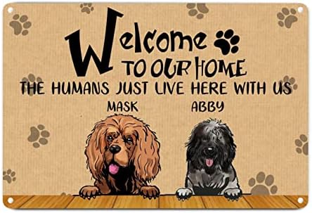 Alioyoit engraçado Metal Dog Sign Nome dos cães personalizados Bem -vindo à nossa casa Os humanos aqui conosco cabide