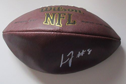 Lamar Jackson autografou a Wilson NFL Football com prova, foto de Lamar assinando para nós, New England Patriots, Louisville